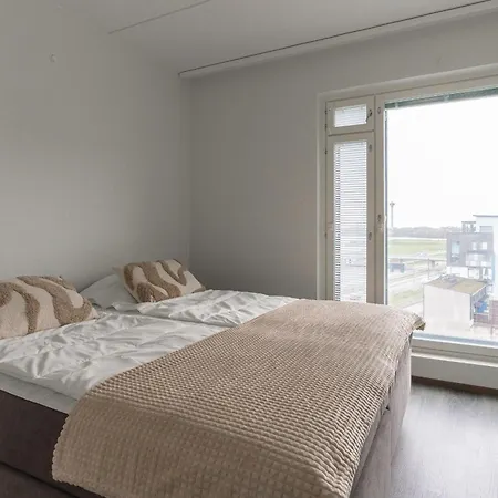 Penthouse & Jacuzzi Hyvillae Maisemilla Lägenhet