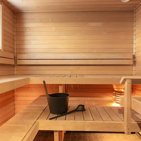 Luxurious Penthouse - Hot Tub & Sauna アパート