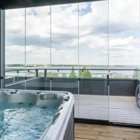 Luxurious Penthouse - Hot Tub & Sauna * Тампере