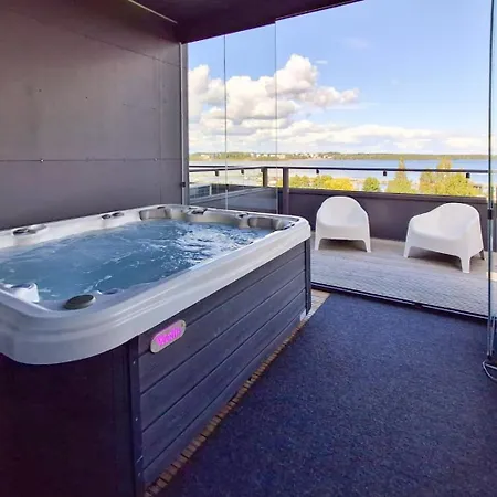 Luxurious Penthouse - Hot Tub & Sauna Apartment Tampere