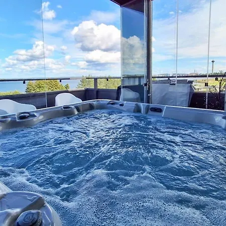 Luxurious Penthouse - Hot Tub & Sauna Tampere