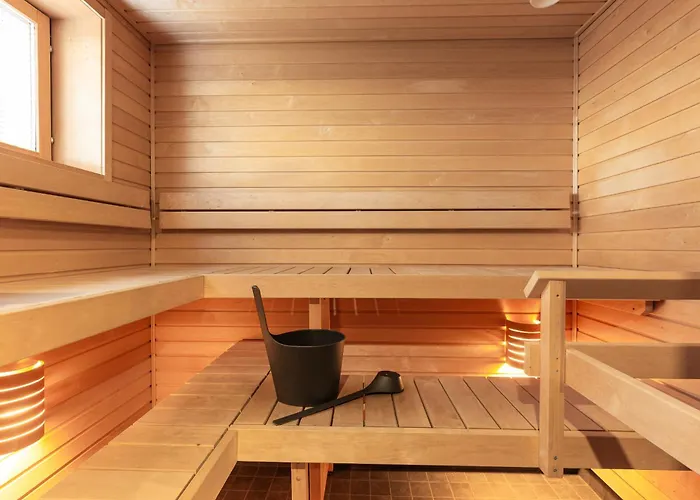 Luxurious Penthouse - Hot Tub & Sauna アパート