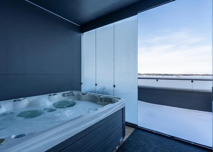 Luxurious Penthouse - Hot Tub & Sauna Apartment *